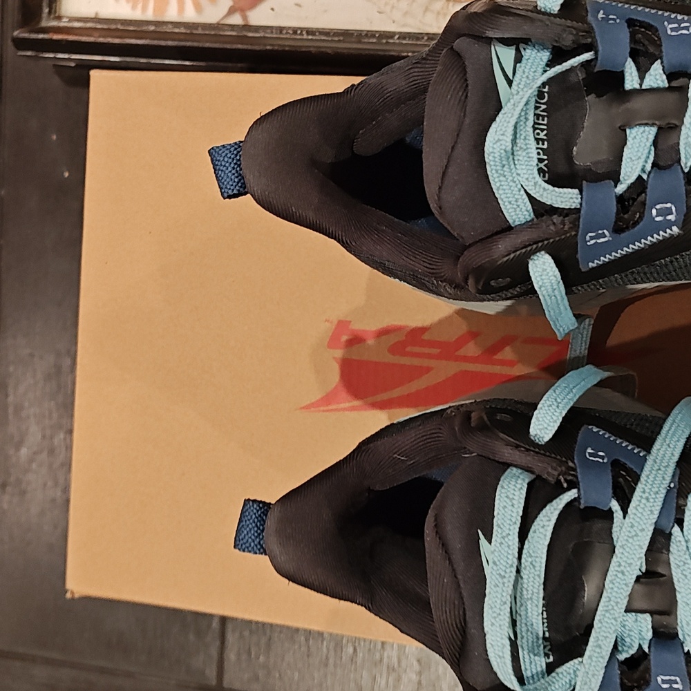 Altra experience Wild Size 8.5  Black/Lt Blue-barely Worn - Picture 6 of 12